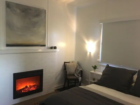 2 bedrooms, iron/ironing board, bed sheets - Rural property, bright night skies, centrally located to regional attractions (Dunedoo)