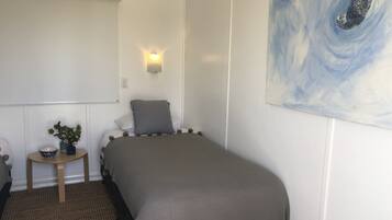 2 室のベッドルーム、アイロン / アイロン台、ベッドシーツ