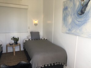 2 slaapkamers, een strijkplank/strijkijzer, beddengoed