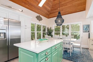 Fridge, microwave, oven, stovetop - Enjoy this golf course view home from the screened in porch; recently renovated floors (Bald Head Island)
