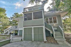 Exterior - Enjoy this golf course view home from the screened in porch; recently renovated floors (Bald Head Island)