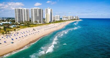 Tropical Getaway 4 miles from Beach