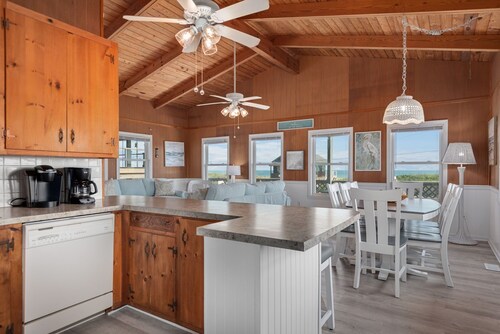 SEMI OCEANFRONT, Steps to the Beach, Unobstructed Amazing Ocean Views. Remodeled