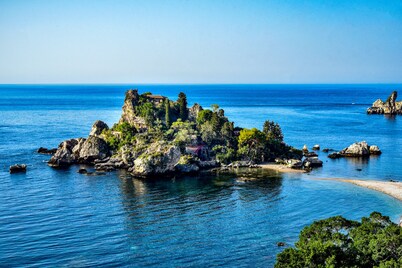 Ampio e Panoramico Appartamento a due Passi dal Mare, Vista Unica su Isolabella