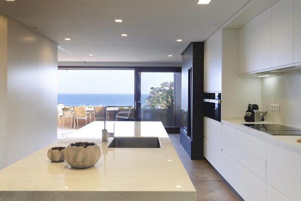 Fridge, microwave, oven, dishwasher
