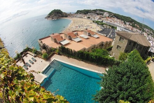MODERN SEA VIEWS APARTMENT with POOL