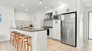Fridge, microwave, stovetop, dishwasher