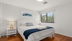 3 bedrooms, iron/ironing board, WiFi, bed sheets