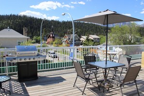 Outdoor dining - Downtown Jasper Suite Beautiful Views (Jasper)