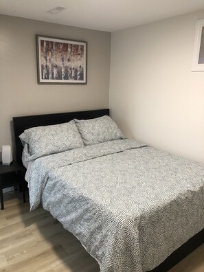 2 chambres, fer et planche à repasser, Wi-Fi, draps fournis