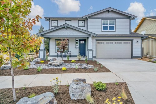 Amazing New Home in Bend...with hot tub!