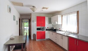 Frigorífic, microones, forn i placa de cuina