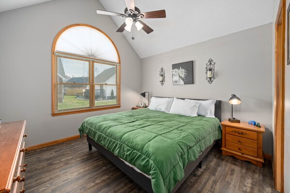 2 slaapkamers, een strijkplank/strijkijzer, gratis wifi, beddengoed