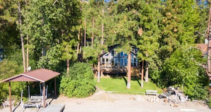 It's Reunion Time! Flathead Lake Waterfront Dream House!