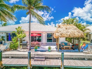 Terrace/patio - Tropical Breezes is a spacious 3bed/2bath half duplex in desirable Key Colony Beach with dockage & Cabana Club access (Key Colony Beach)