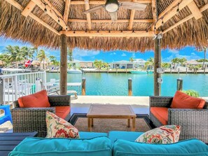Terrace/patio - Tropical Breezes is a spacious 3bed/2bath half duplex in desirable Key Colony Beach with dockage & Cabana Club access (Key Colony Beach)