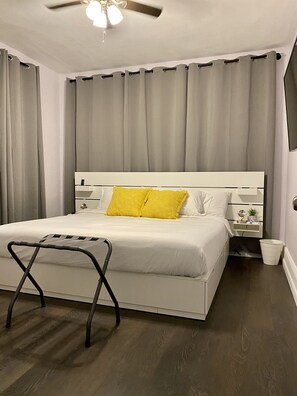2 habitaciones, caja de seguridad en la habitación y escritorio 