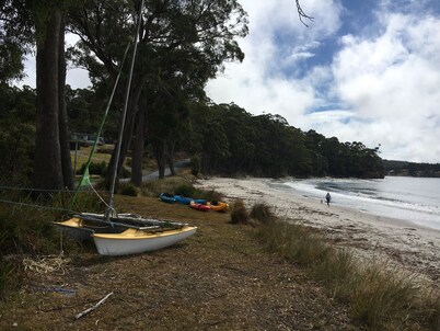 'The Shack' 2 minute walk to the beach