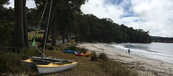 'The Shack' 2 minute walk to the beach