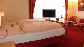 1 bedroom, in-room safe, desk, travel crib