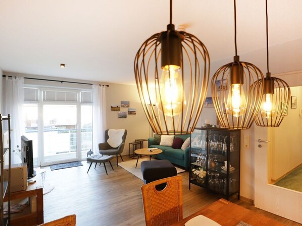 Unclassified image, 1 of 14, button