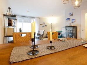 Unclassified image, 5 of 14, button