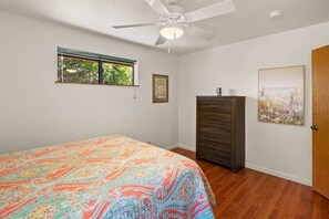 3 bedrooms, desk, iron/ironing board, free WiFi