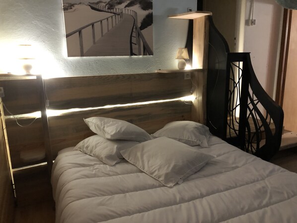 4 chambres, fer et planche à repasser, Wi-Fi gratuit, draps fournis