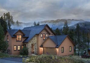 المنشأة من الخارج