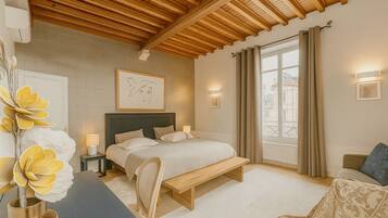 2 bedrooms, travel cot, free WiFi, bed sheets