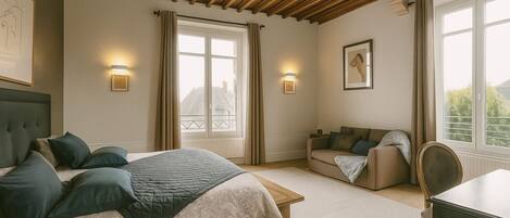 2 bedrooms, travel cot, free WiFi, bed sheets