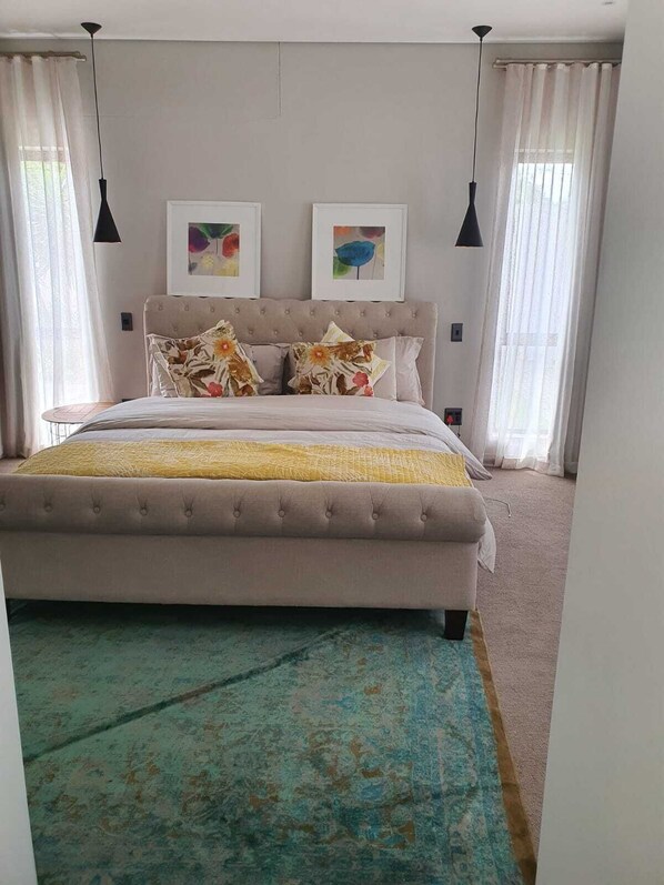 3 habitaciones, tabla de planchar con plancha, wifi y ropa de cama 