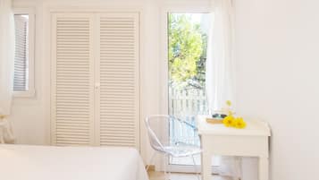 3 bedrooms, in-room safe, iron/ironing board, free WiFi