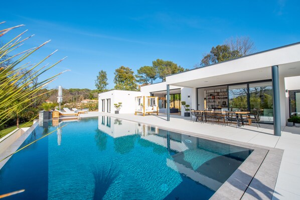 A heated pool - Villa Giulia - Architect's villa on the ground floor (Trans-en-Provence)