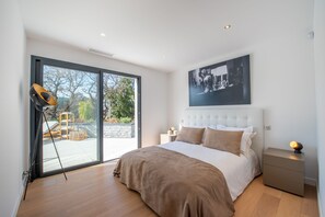 7 bedrooms, in-room safe, desk, iron/ironing board - Villa Giulia - Architect's villa on the ground floor (Trans-en-Provence)