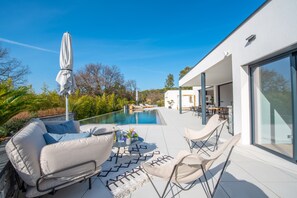 A heated pool - Villa Giulia - Architect's villa on the ground floor (Trans-en-Provence)