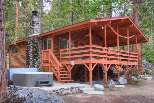 Acorn Alley- inside Yosemite w/spa/firepit/sauna/EV!