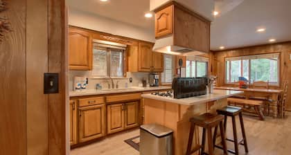 Acorn Alley Inside Yosemite - Dog Friendly! w/Hot tub, Fire pit, EV Charger