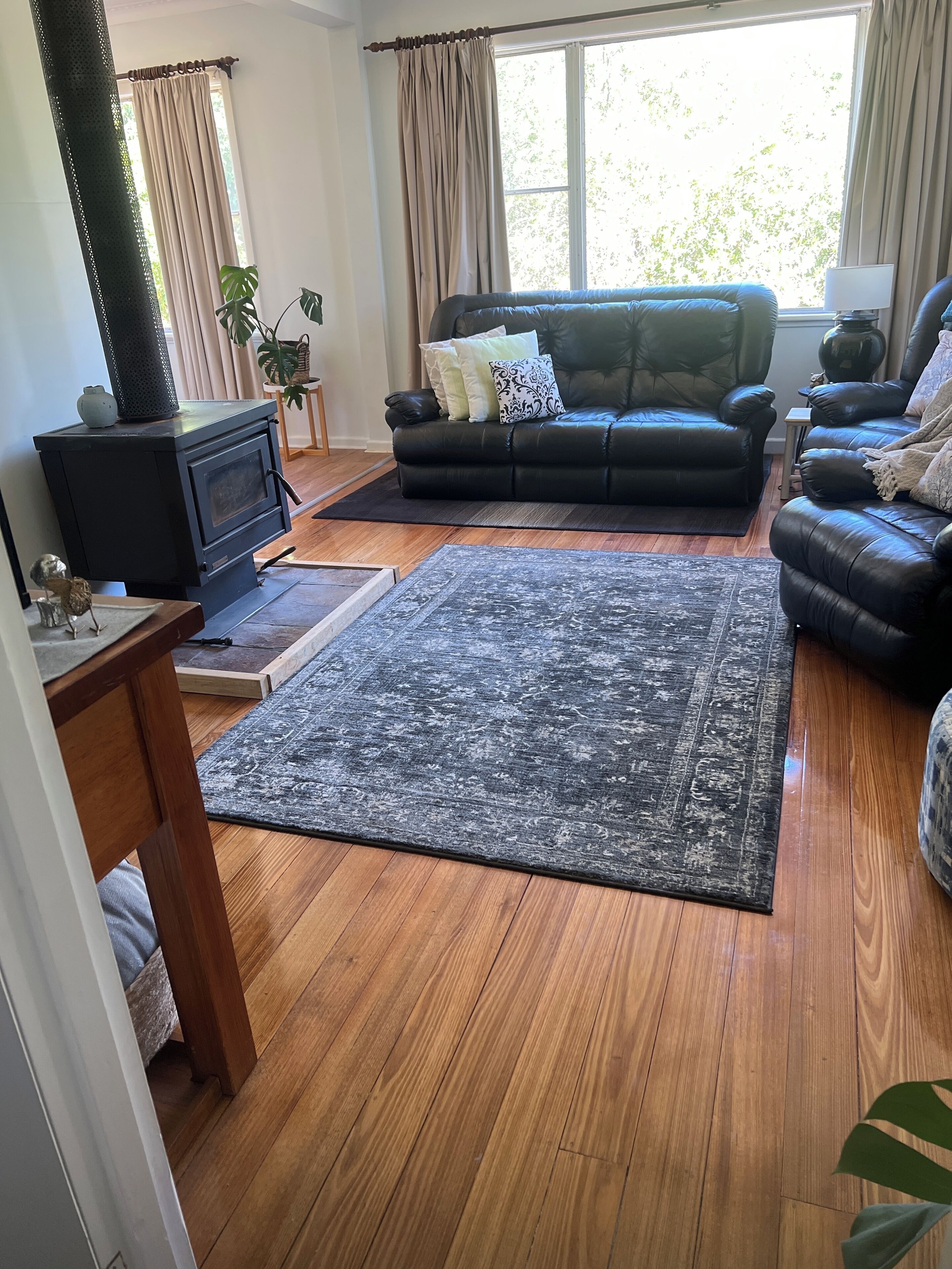 Smart-TV, Kamin, Bücher