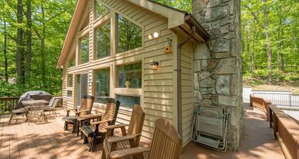 Dockside Dog Friendly Retreat w/ Views & Arcade Fun