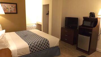 1 bedroom, in-room safe, iron/ironing board, WiFi (free)