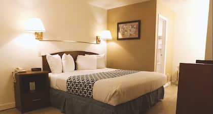 Coratel Inn & Suites By Jasper McCook - Deluxe 1 King Bed NS