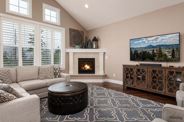 Smart TV, fireplace, stereo, offices