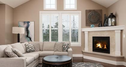Beautiful Custom Home Centrally Located Near The University of Oregon
