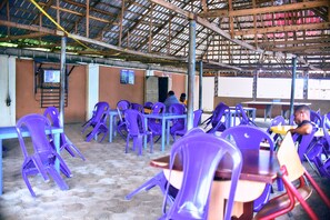 2 bars/lounges - Titanium Hotel And Resorts (Owerri)