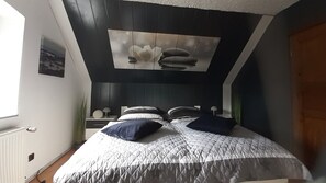 2 bedrooms, desk, soundproofing, travel crib - Ferienwohnung "Am Vulkanpfad" (Ettringen)