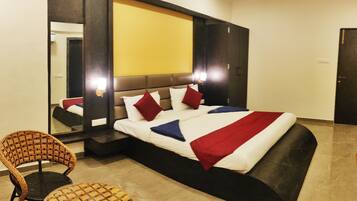 6 bedrooms, WiFi, bed sheets