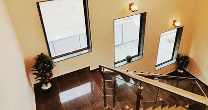 BLICK VILLA - WITH PRIVATE POOL & VIBRANT OUTDOORS