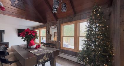 Relaxing Retreat: 7 mins to both Mountain and Village: Ski, Bike, Hike & Unwind