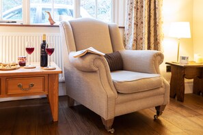 Living area - Ingleton 2-bed Cottage, Sleeps 4, Pet Ok & Parking (Carnforth)